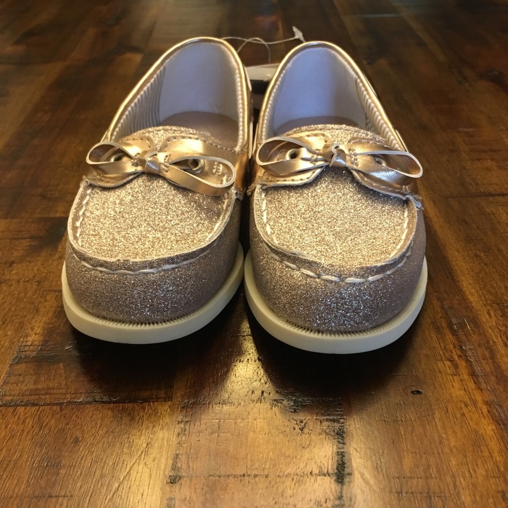 ✨NWT✨ Osh Kosh Georgi 3 👟 Size 10